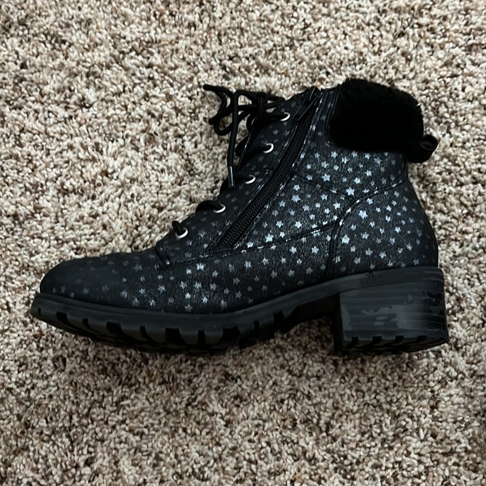 DSW Ruth Boot Star print - Picture 2 of 3
